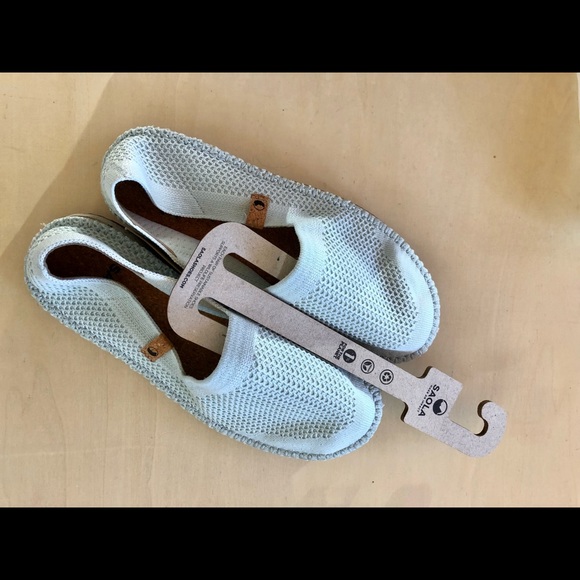 Saola sequoia slip on shoes, wm 8.5 - Picture 2 of 7